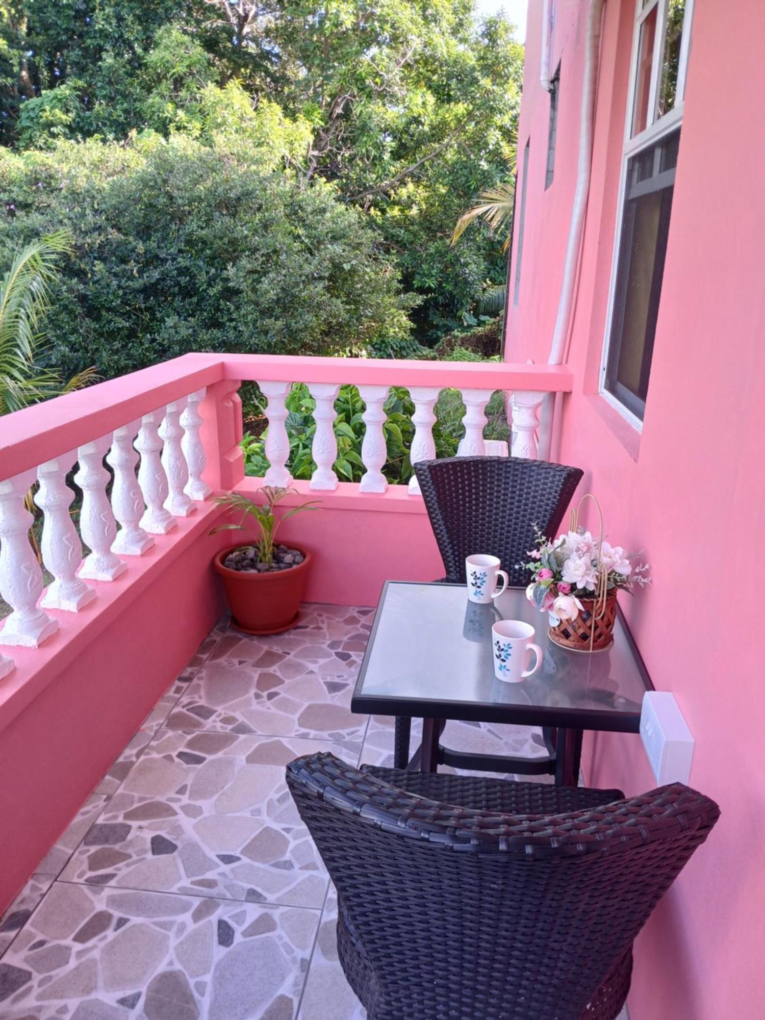 Natrue'S Haven Bed & Breakfast Marigot Bagian luar foto